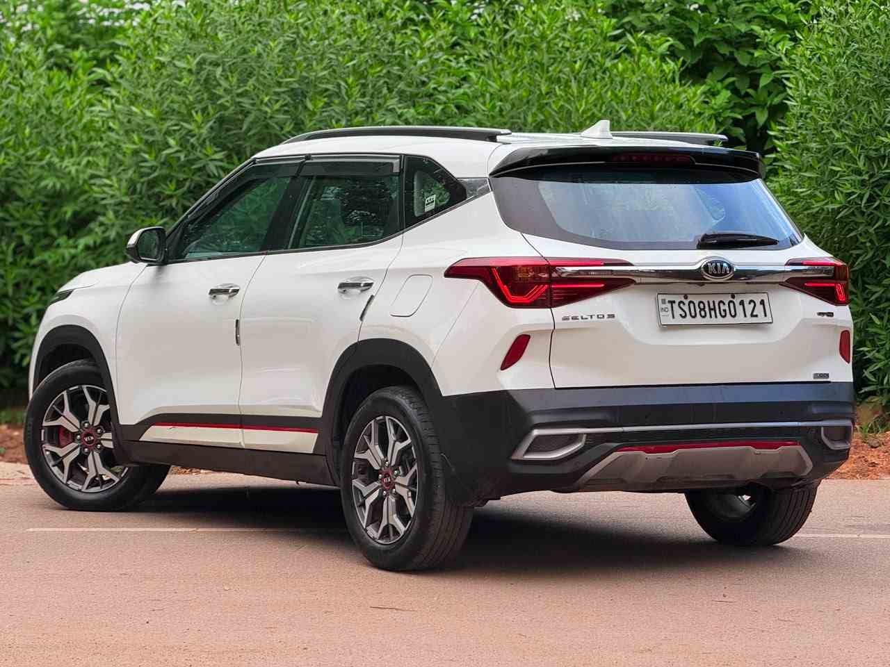 KIA SELTOS GT LINE DCT - Image 2